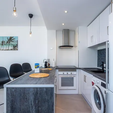 First Line Cosy Apartment