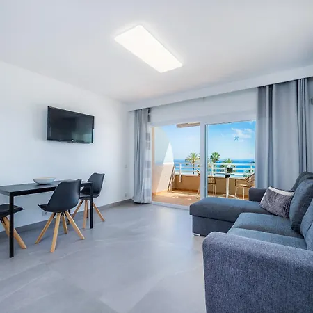 First Line Cosy Apartment